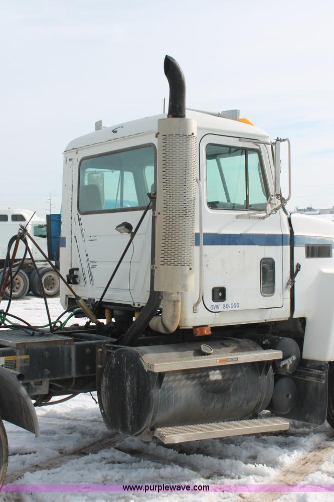 image for item H8380 1997 Mack CH613 semi truck
