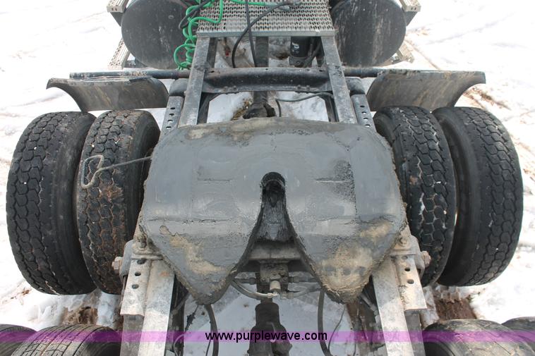 image for item H8380 1997 Mack CH613 semi truck