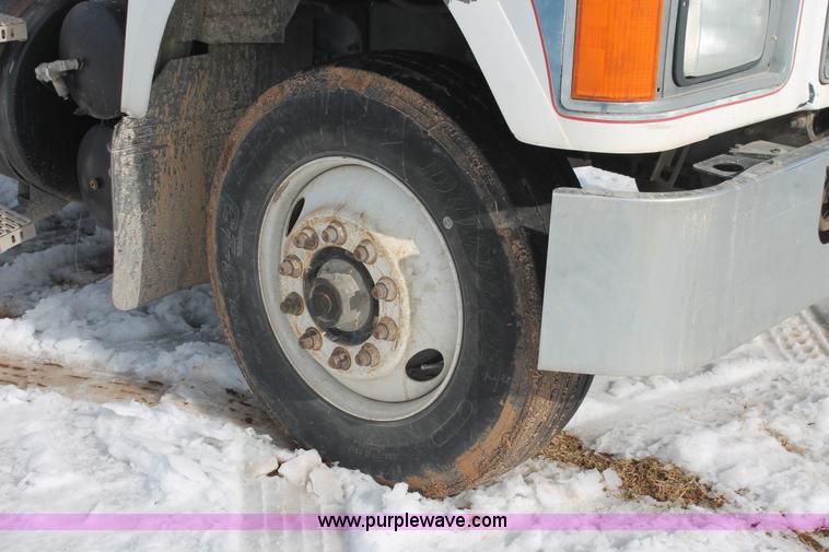 image for item H8380 1997 Mack CH613 semi truck