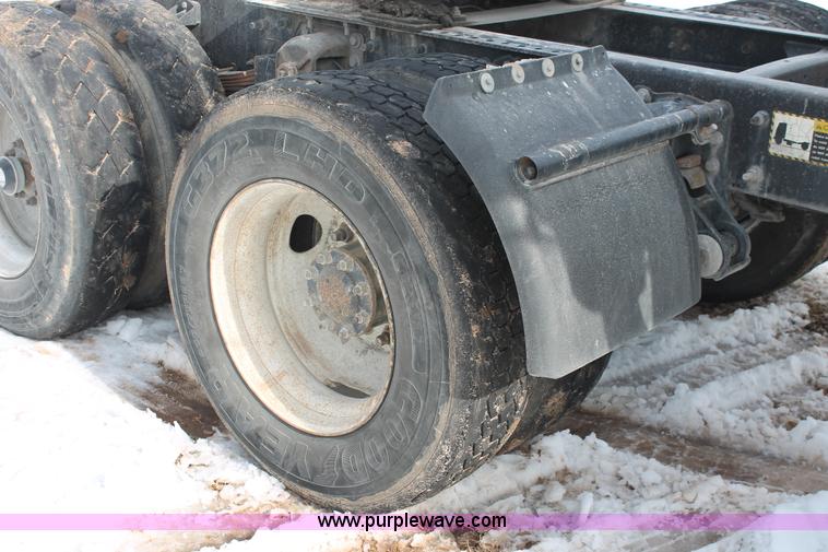 image for item H8380 1997 Mack CH613 semi truck