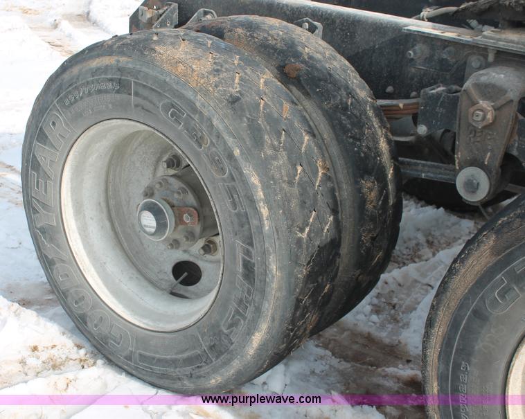 image for item H8380 1997 Mack CH613 semi truck