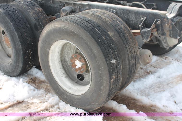 image for item H8380 1997 Mack CH613 semi truck