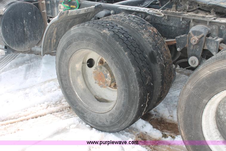 image for item H8380 1997 Mack CH613 semi truck