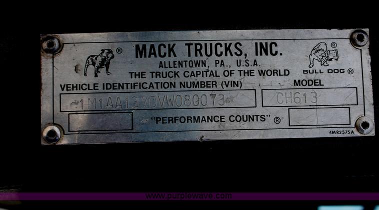 image for item H8380 1997 Mack CH613 semi truck