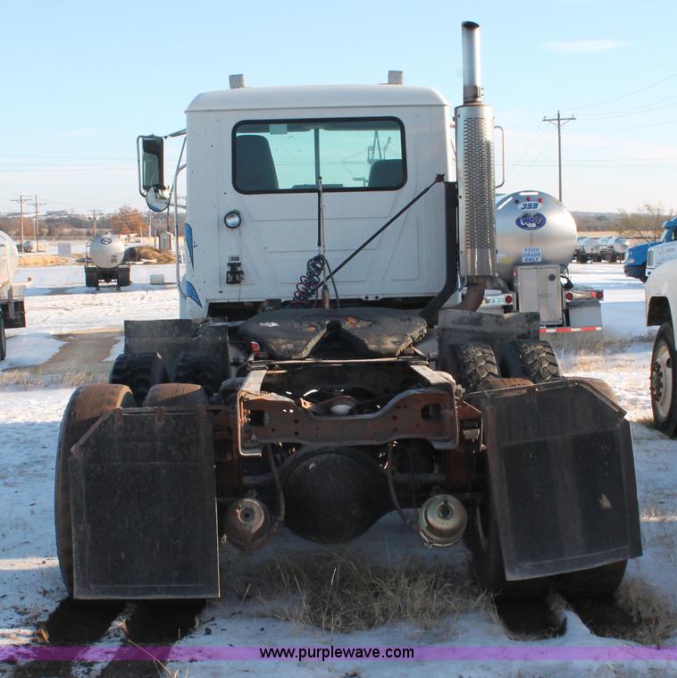 image for item H8381 2000 Mack CH600GK semi truck