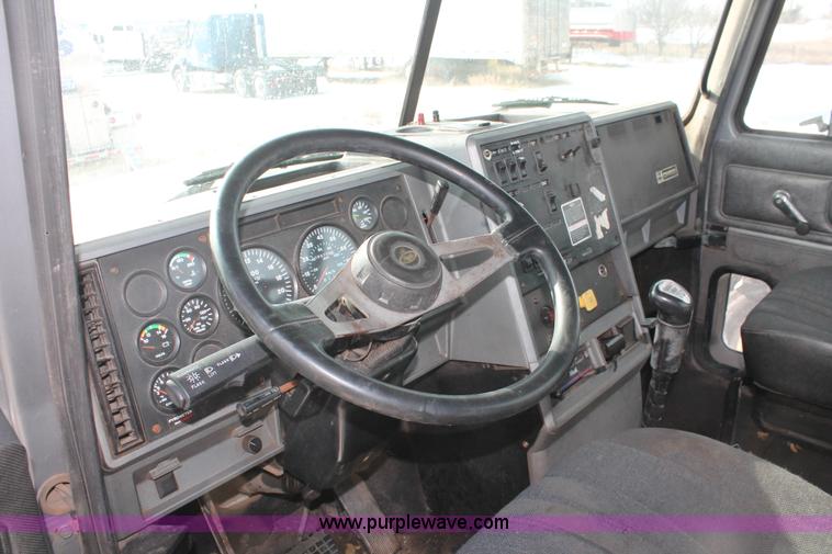 image for item H8381 2000 Mack CH600GK semi truck