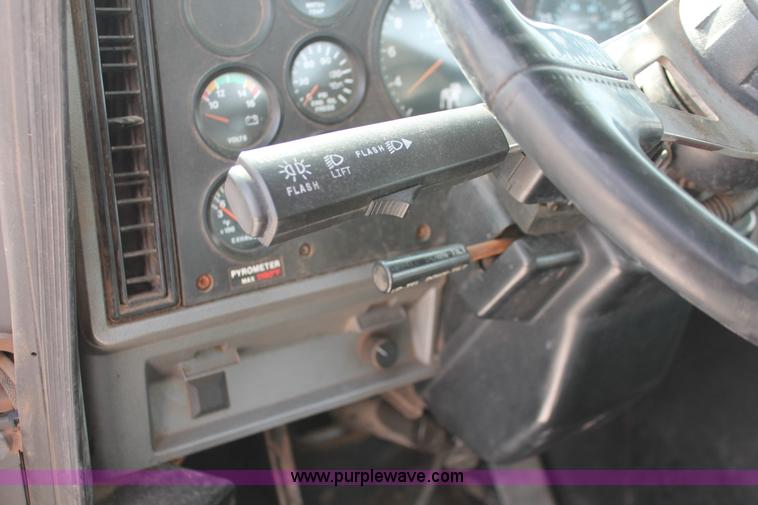 image for item H8381 2000 Mack CH600GK semi truck