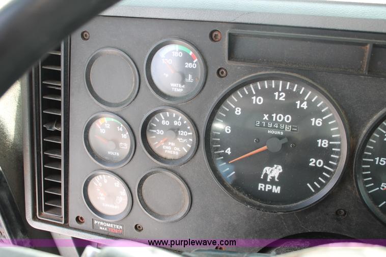 image for item H8381 2000 Mack CH600GK semi truck