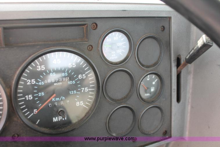 image for item H8381 2000 Mack CH600GK semi truck