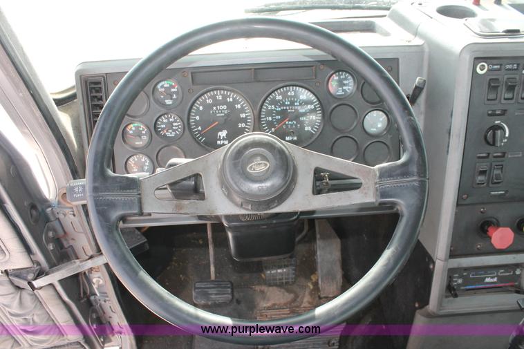 image for item H8381 2000 Mack CH600GK semi truck