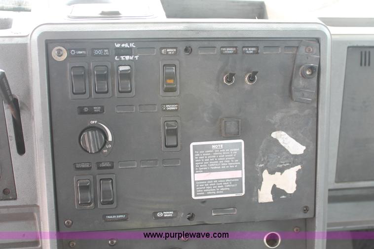 image for item H8381 2000 Mack CH600GK semi truck