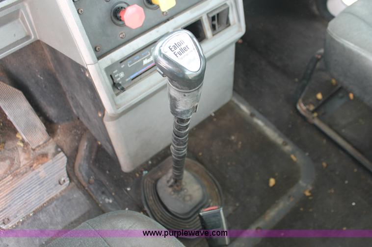 image for item H8381 2000 Mack CH600GK semi truck