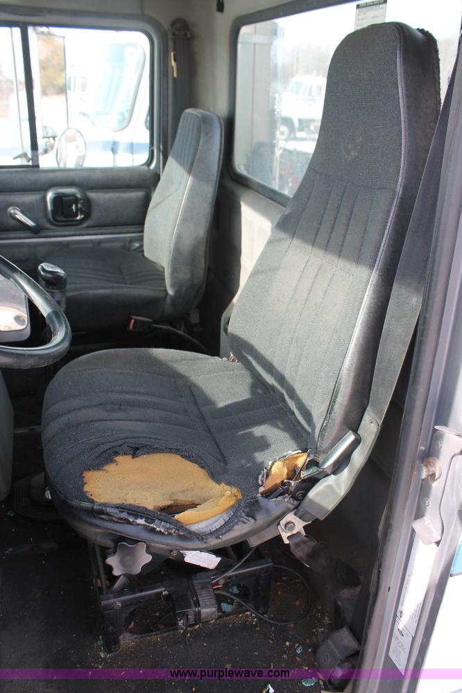 image for item H8381 2000 Mack CH600GK semi truck