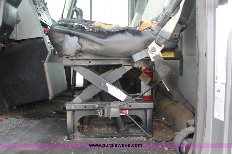 image for item H8381 2000 Mack CH600GK semi truck