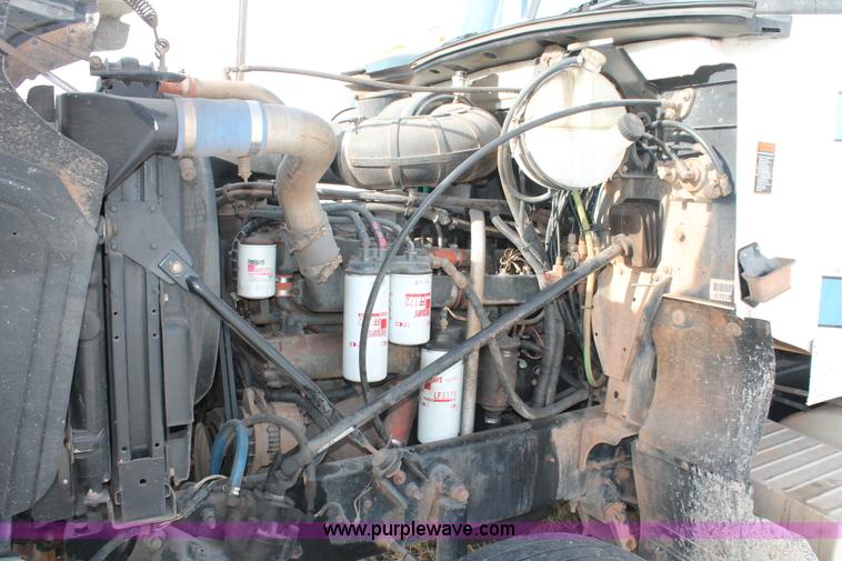 image for item H8381 2000 Mack CH600GK semi truck