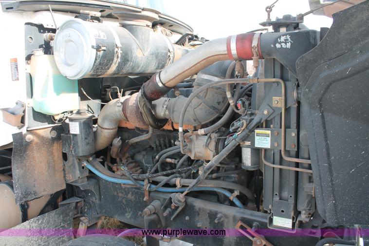 image for item H8381 2000 Mack CH600GK semi truck