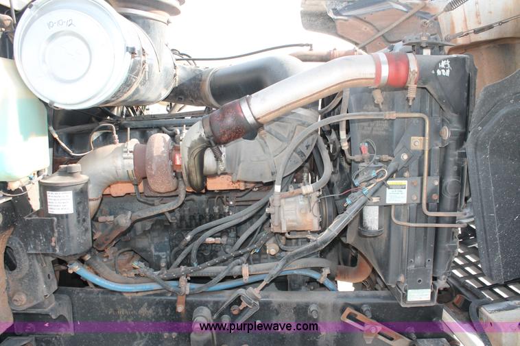 image for item H8381 2000 Mack CH600GK semi truck