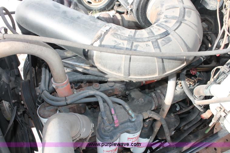 image for item H8381 2000 Mack CH600GK semi truck