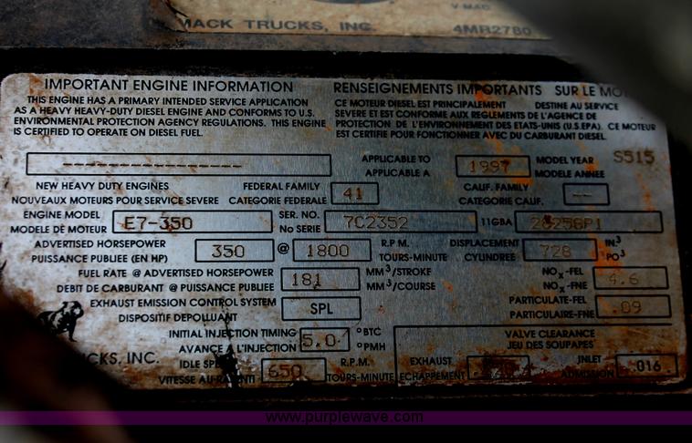 image for item H8381 2000 Mack CH600GK semi truck