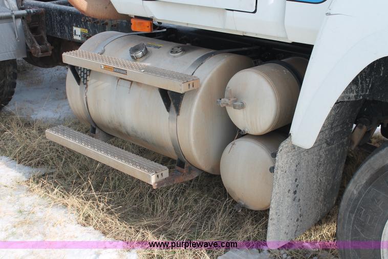 image for item H8381 2000 Mack CH600GK semi truck