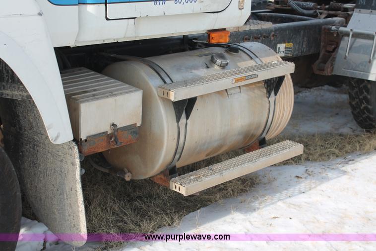 image for item H8381 2000 Mack CH600GK semi truck