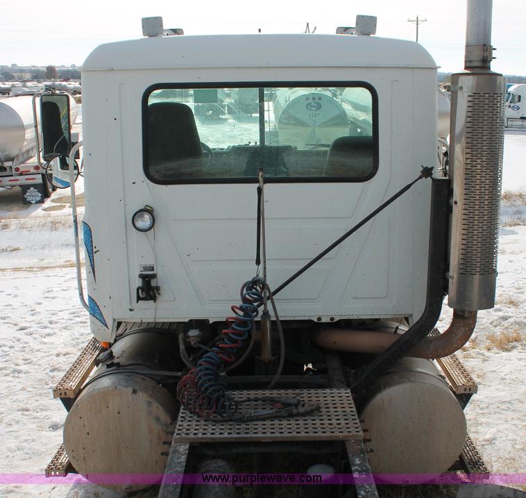 image for item H8381 2000 Mack CH600GK semi truck