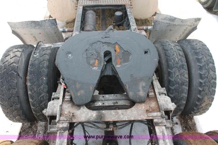 image for item H8381 2000 Mack CH600GK semi truck