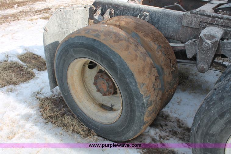 image for item H8381 2000 Mack CH600GK semi truck