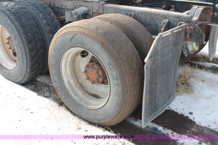 image for item H8381 2000 Mack CH600GK semi truck