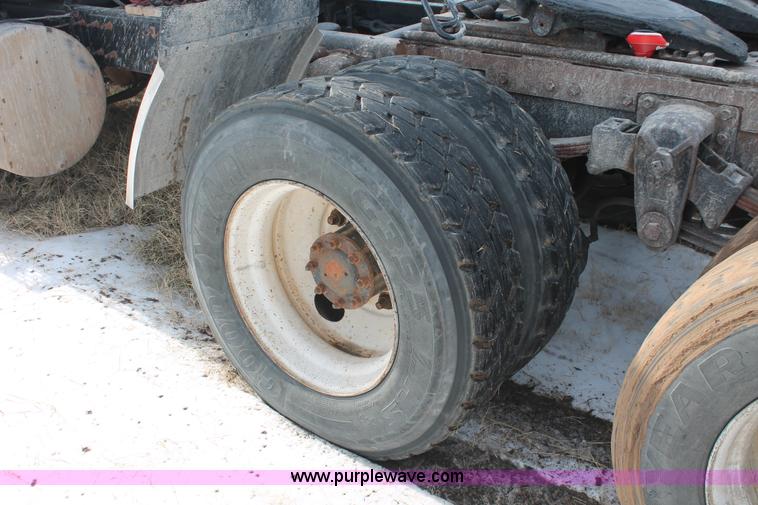 image for item H8381 2000 Mack CH600GK semi truck