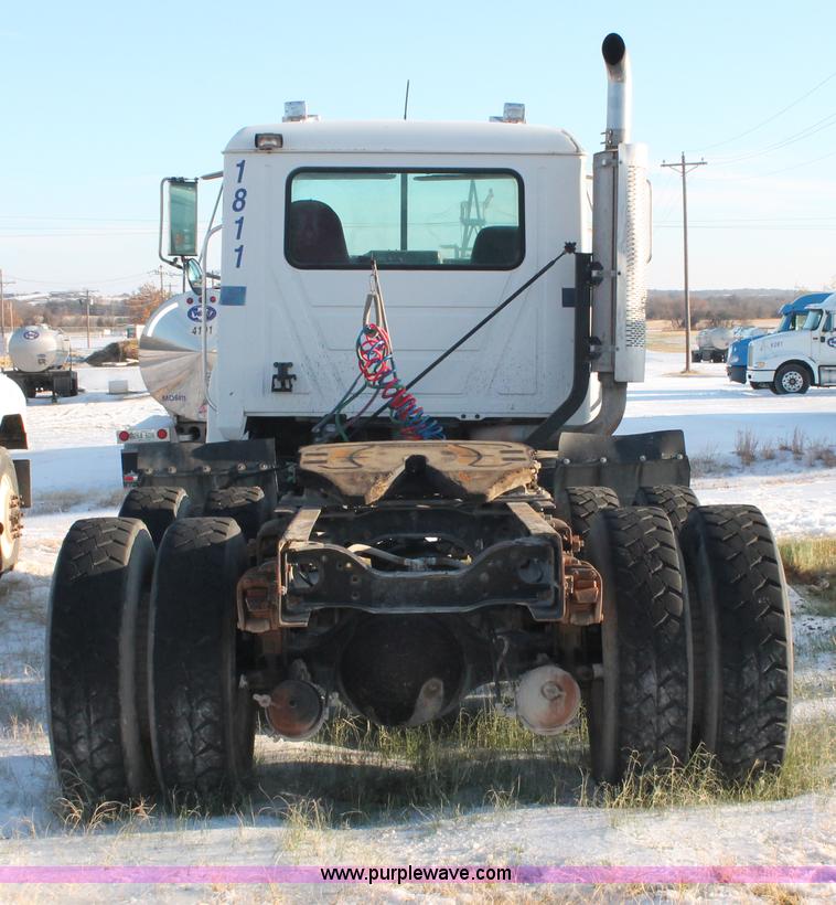 image for item H8382 1997 Mack CH613 semi truck