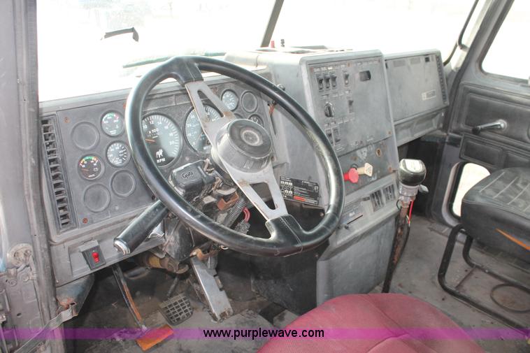 image for item H8382 1997 Mack CH613 semi truck