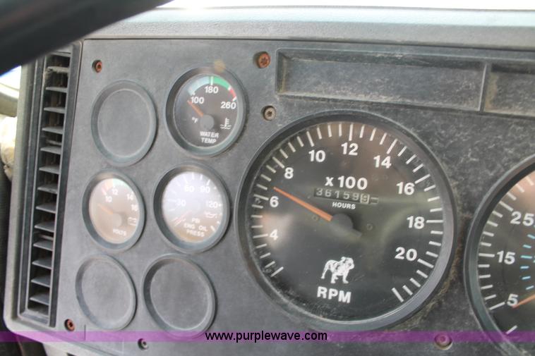 image for item H8382 1997 Mack CH613 semi truck