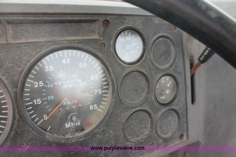 image for item H8382 1997 Mack CH613 semi truck