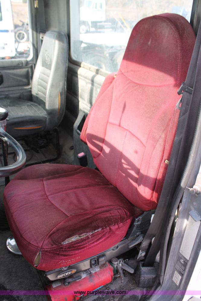 image for item H8382 1997 Mack CH613 semi truck