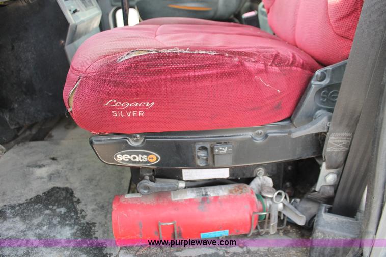 image for item H8382 1997 Mack CH613 semi truck