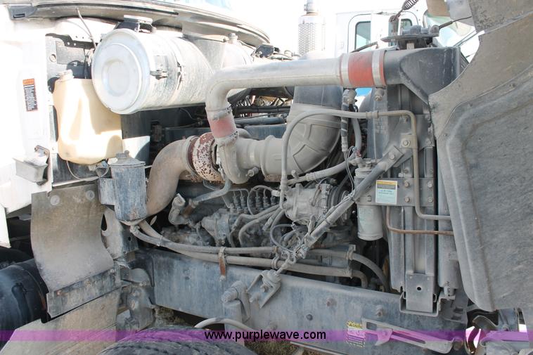 image for item H8382 1997 Mack CH613 semi truck