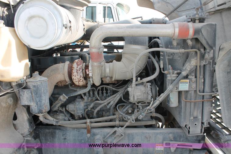 image for item H8382 1997 Mack CH613 semi truck