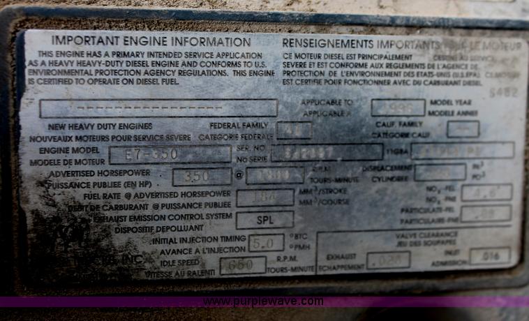 image for item H8382 1997 Mack CH613 semi truck