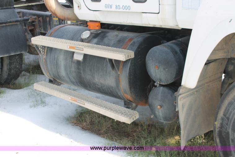 image for item H8382 1997 Mack CH613 semi truck