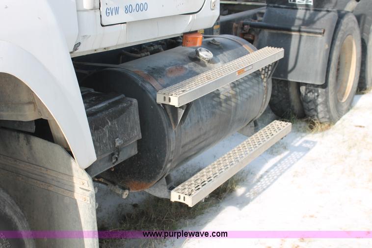 image for item H8382 1997 Mack CH613 semi truck