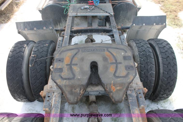 image for item H8382 1997 Mack CH613 semi truck