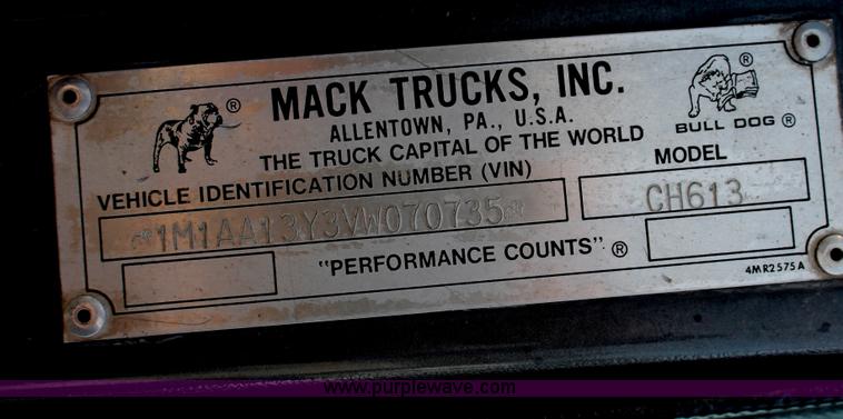 image for item H8382 1997 Mack CH613 semi truck