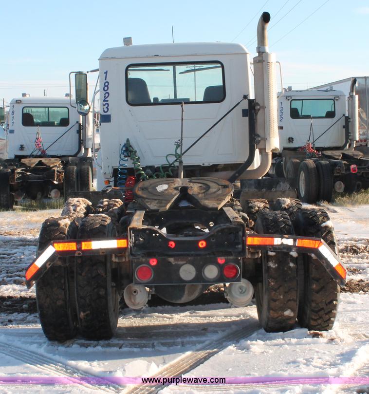 image for item H8383 1997 Mack CH613 semi truck