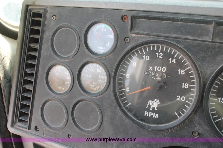 image for item H8383 1997 Mack CH613 semi truck