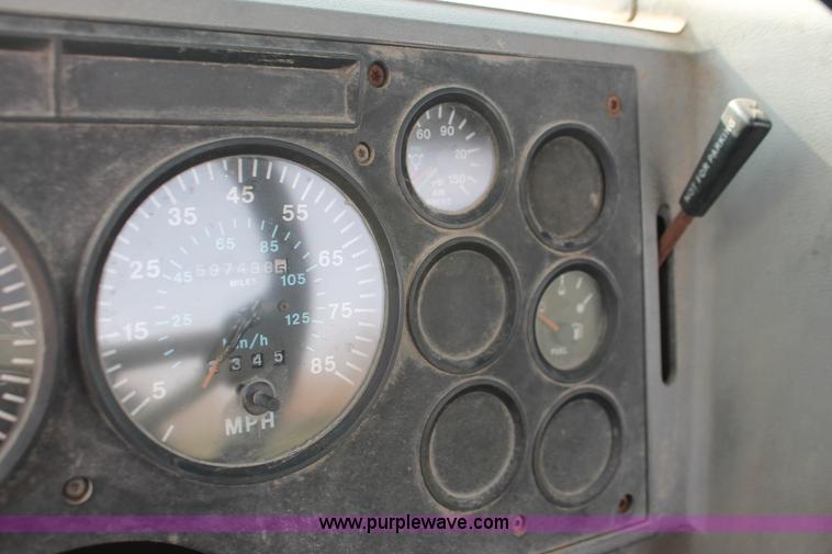 image for item H8383 1997 Mack CH613 semi truck