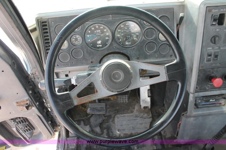 image for item H8383 1997 Mack CH613 semi truck