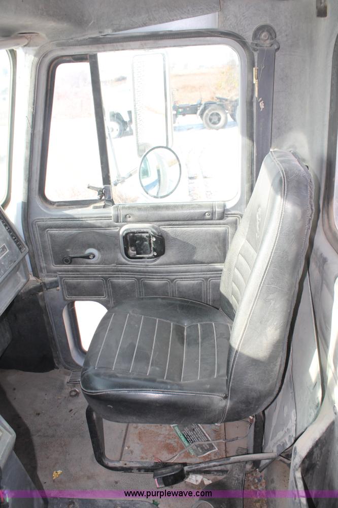 image for item H8383 1997 Mack CH613 semi truck