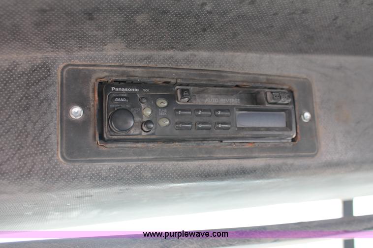 image for item H8383 1997 Mack CH613 semi truck