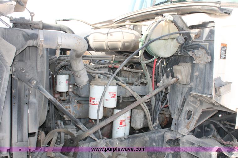 image for item H8383 1997 Mack CH613 semi truck